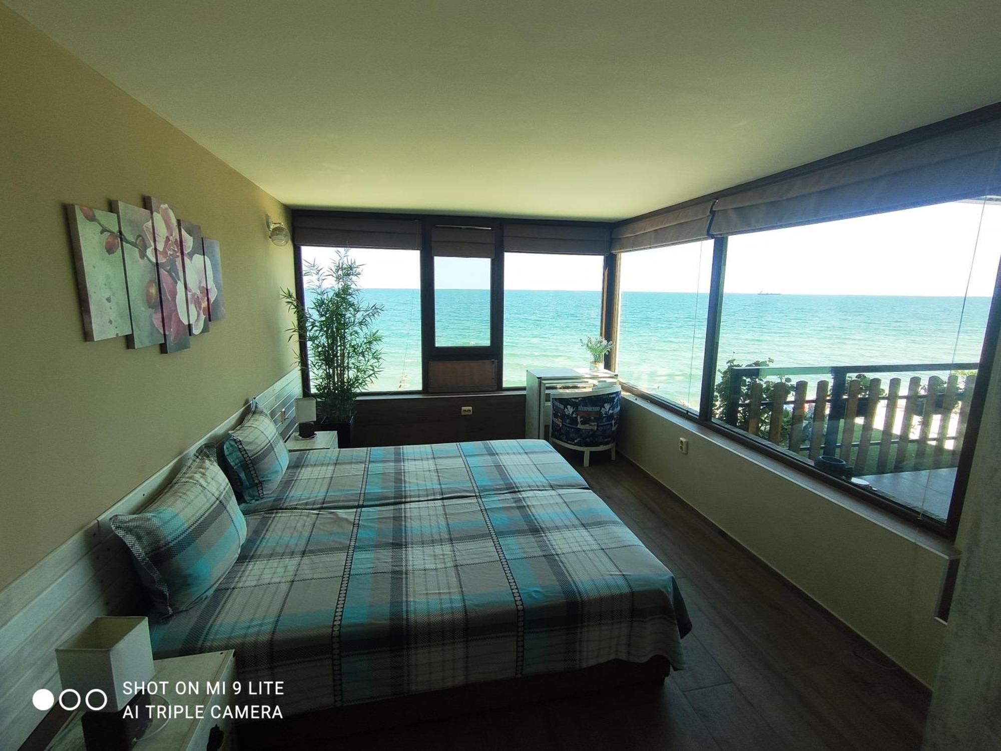 Hemingway Rooms In Happy Beach Varna Exterior photo